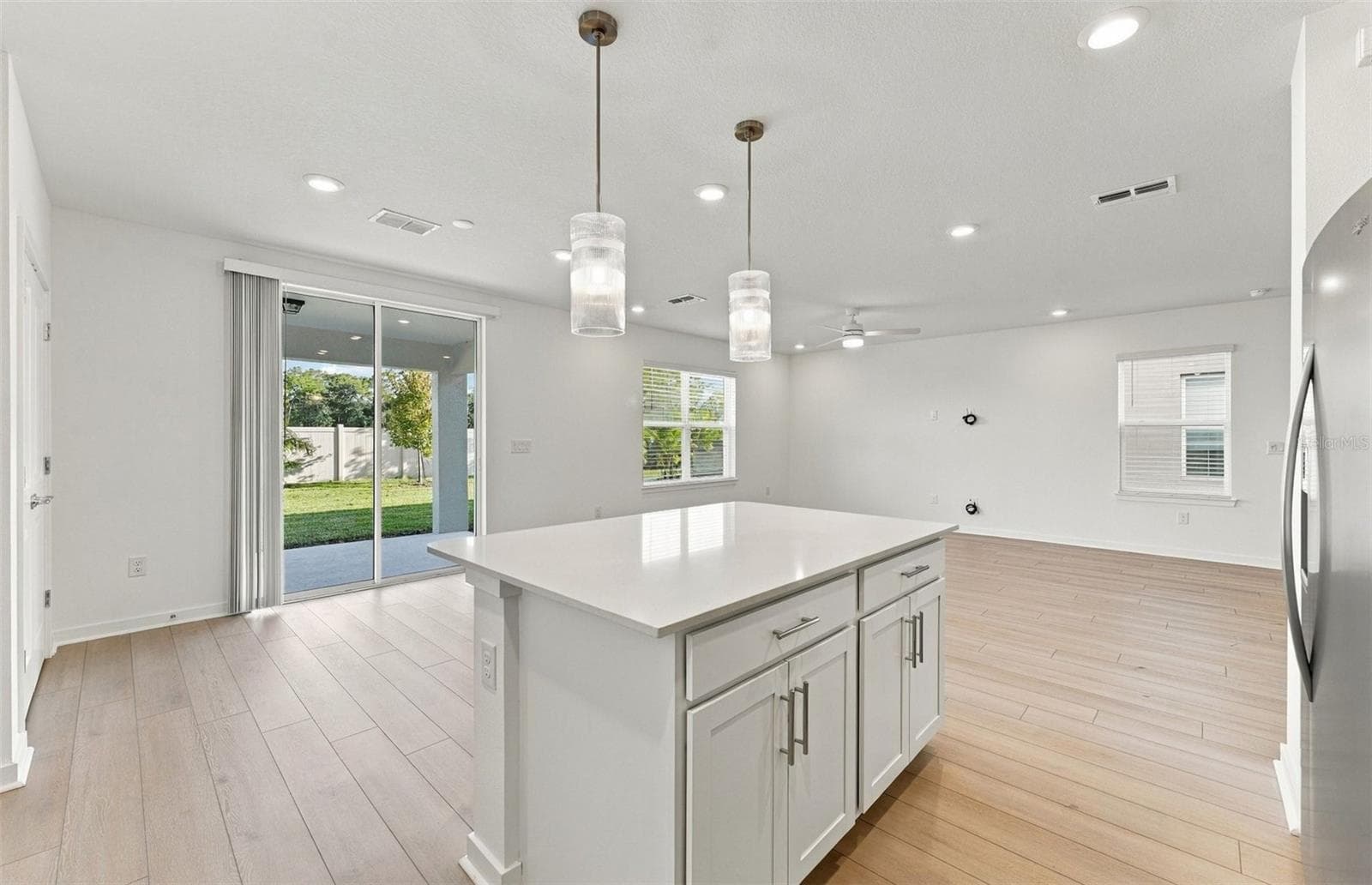 Center Island w/Storage - 9748 CRESCENT MOON DR, RIVERVIEW