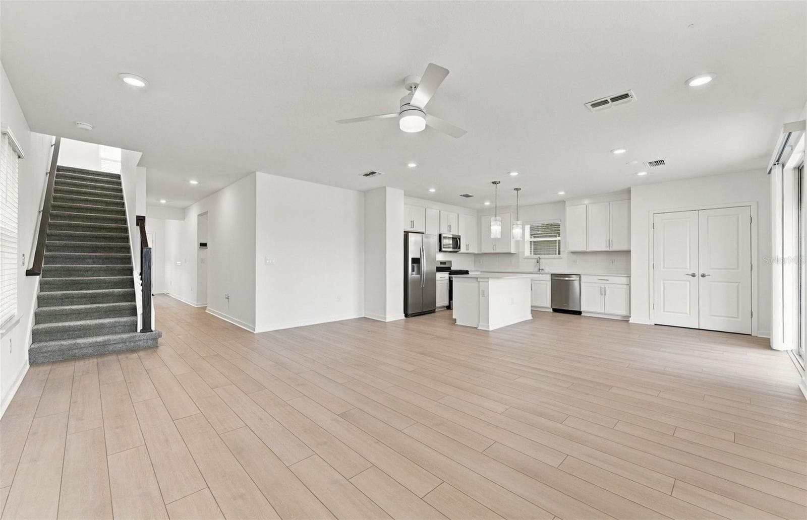 Open Concept Home Design - 9748 CRESCENT MOON DR, RIVERVIEW