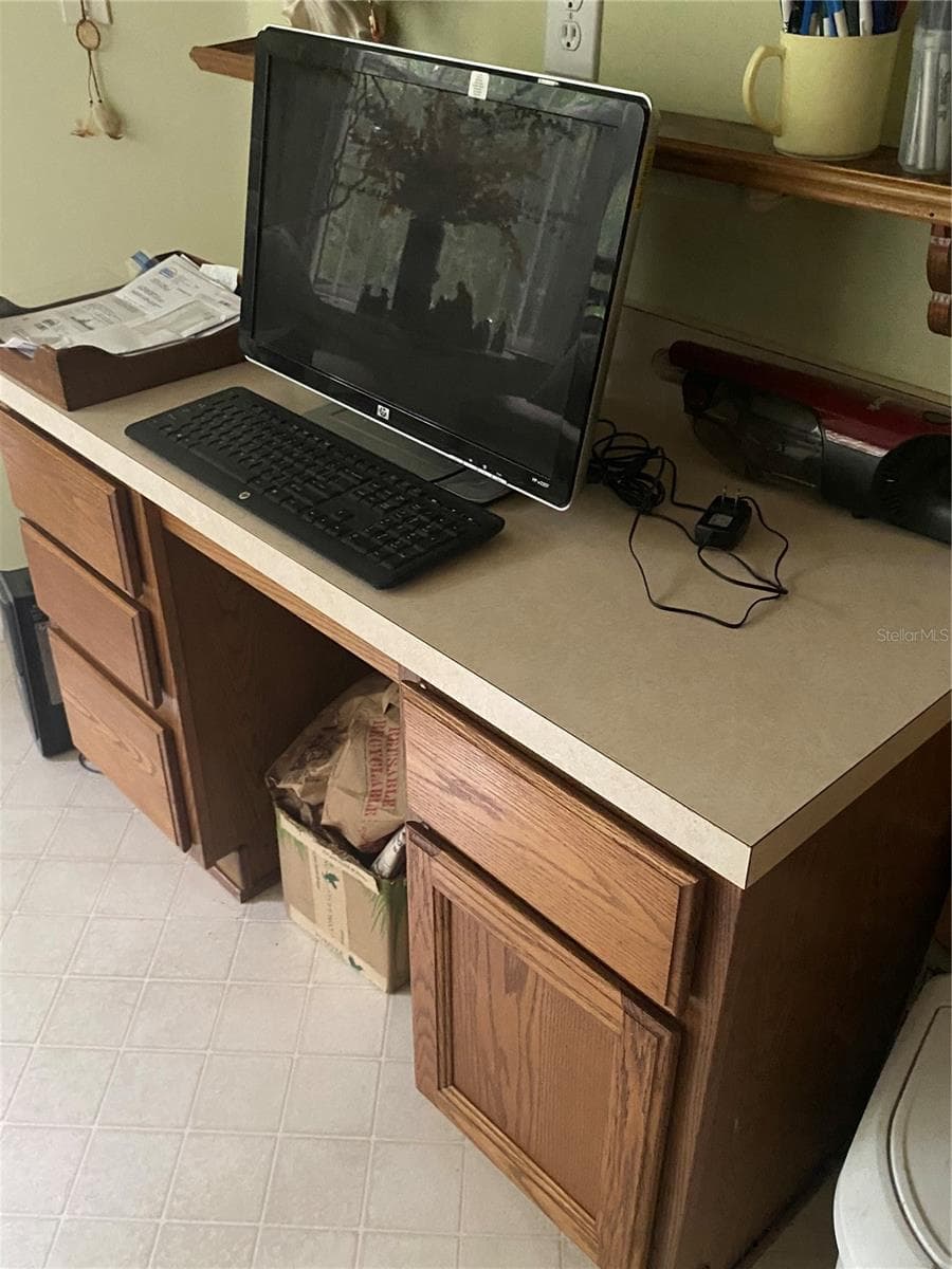 Kitchen has built-in desk with drawers and shelving - 11492 SW 82ND COURT RD, OCALA