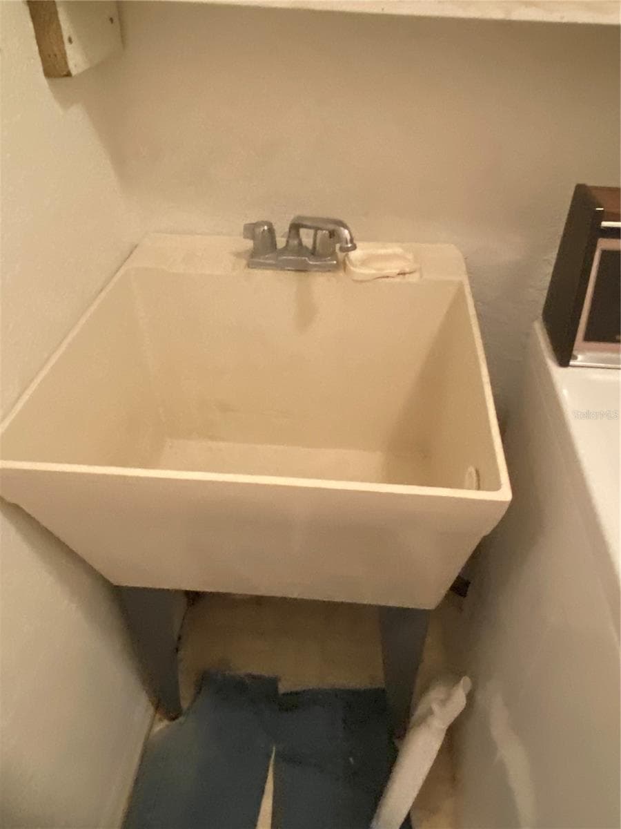 Ultility tub in the laundry room. - 11492 SW 82ND COURT RD, OCALA