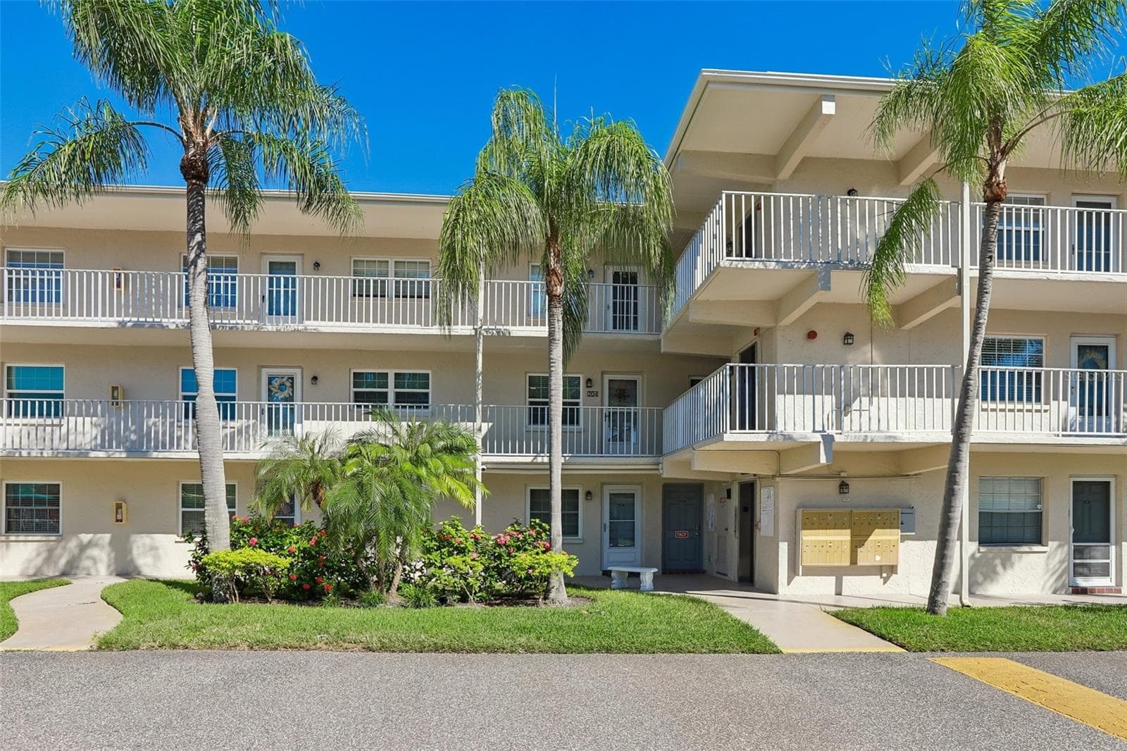 Condominium at 938 VIRGINIA ST #204, DUNEDIN, photo 2 of 36
