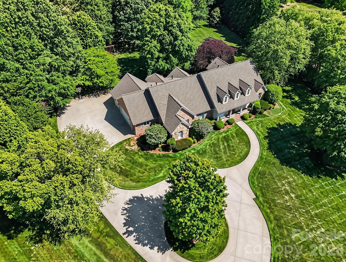 A great shot of the NEW ROOF installed in 2024. - 1422 Stone Gate Drive, Shelby