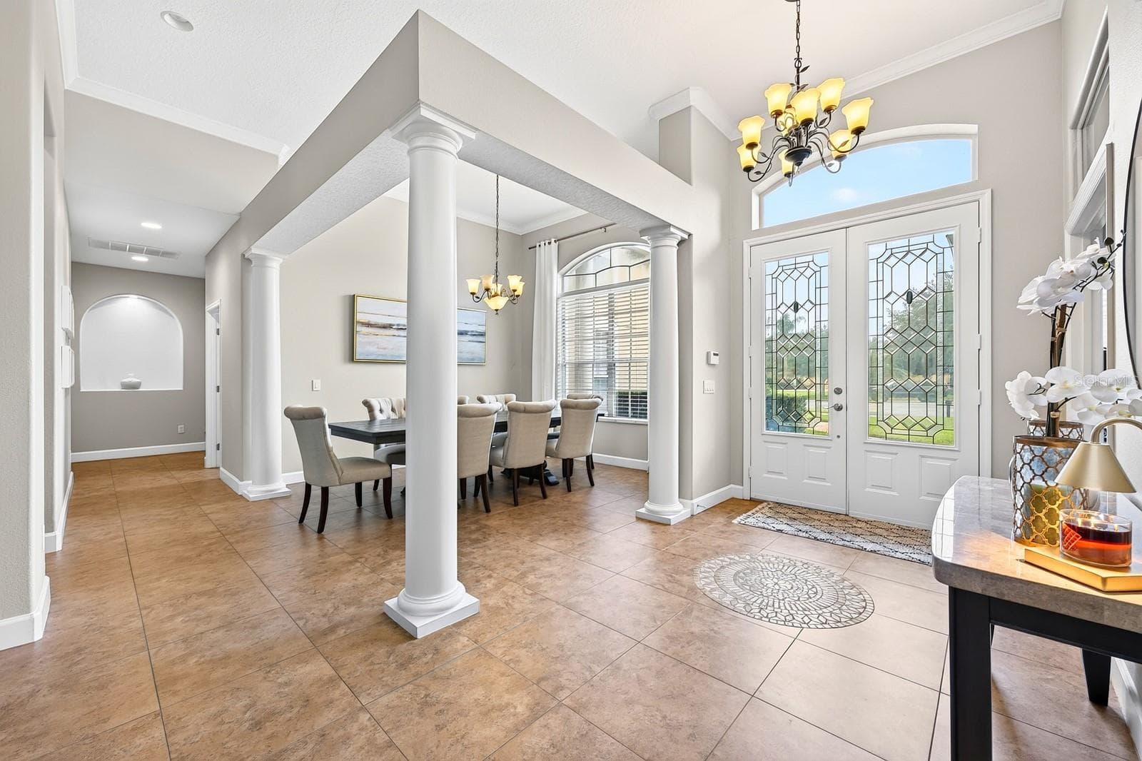Double entry doors, formal spaces and a dedicated office set the tone for this versatile floor plan. - 609 VIANA CT, WINTER SPRINGS