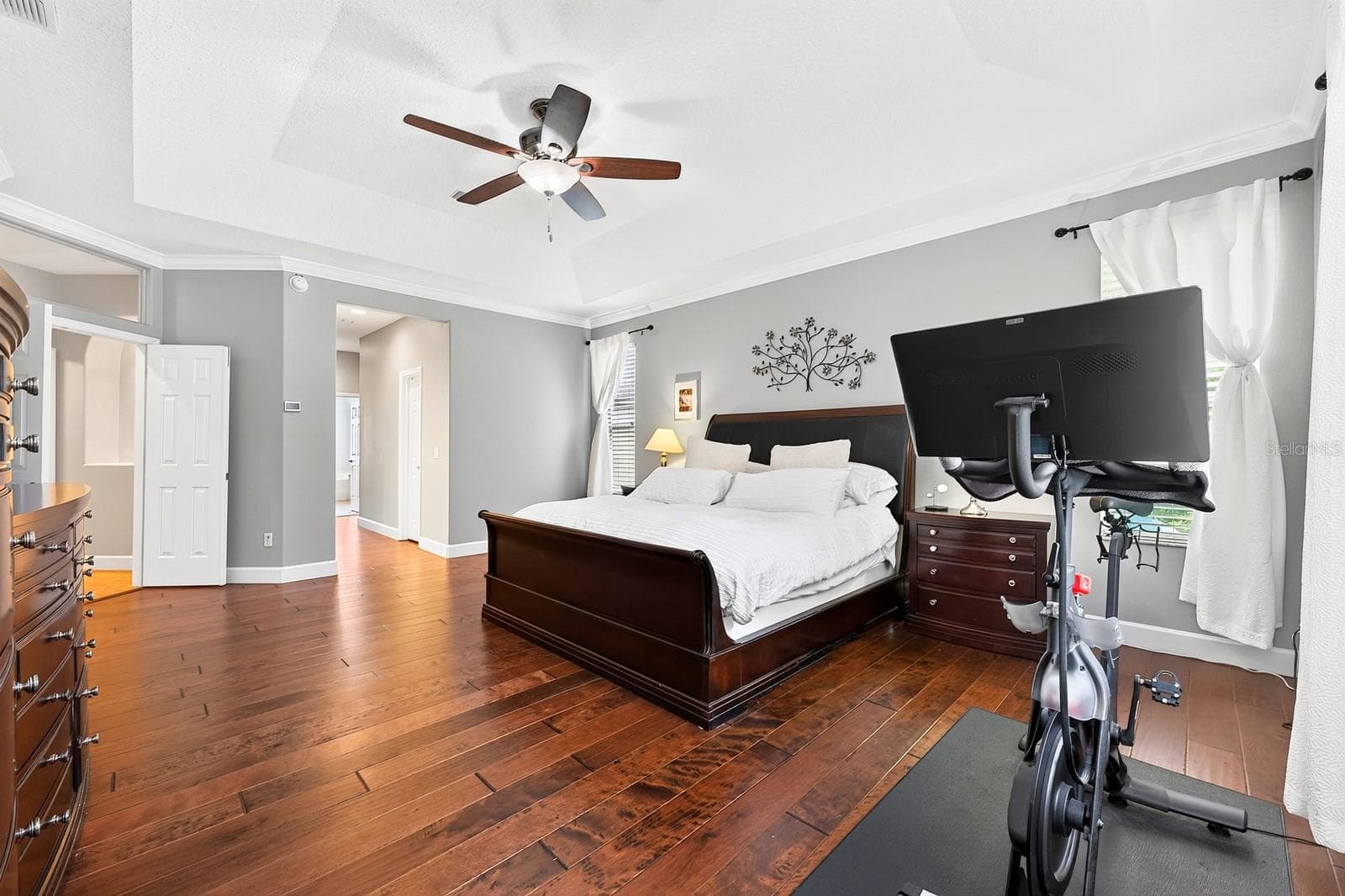 Spacious primary suite. - 609 VIANA CT, WINTER SPRINGS
