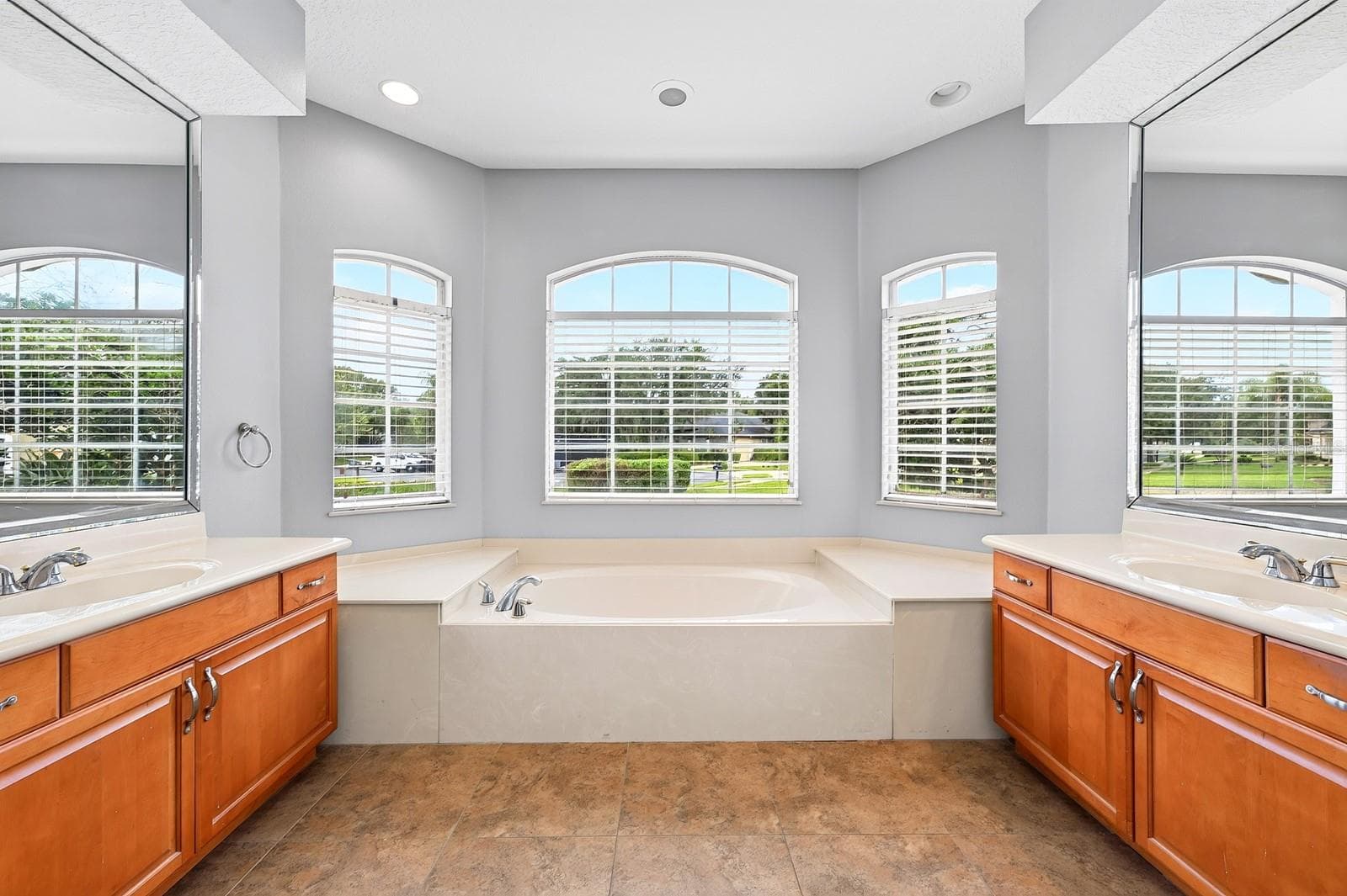 Primary en-suite bath. - 609 VIANA CT, WINTER SPRINGS