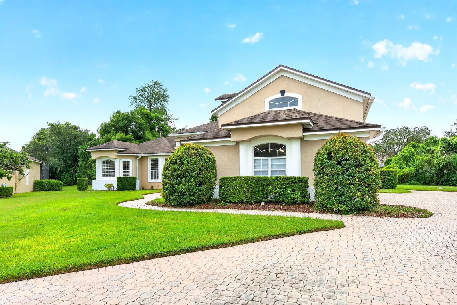 Nice curb appeal. - 609 VIANA CT, WINTER SPRINGS