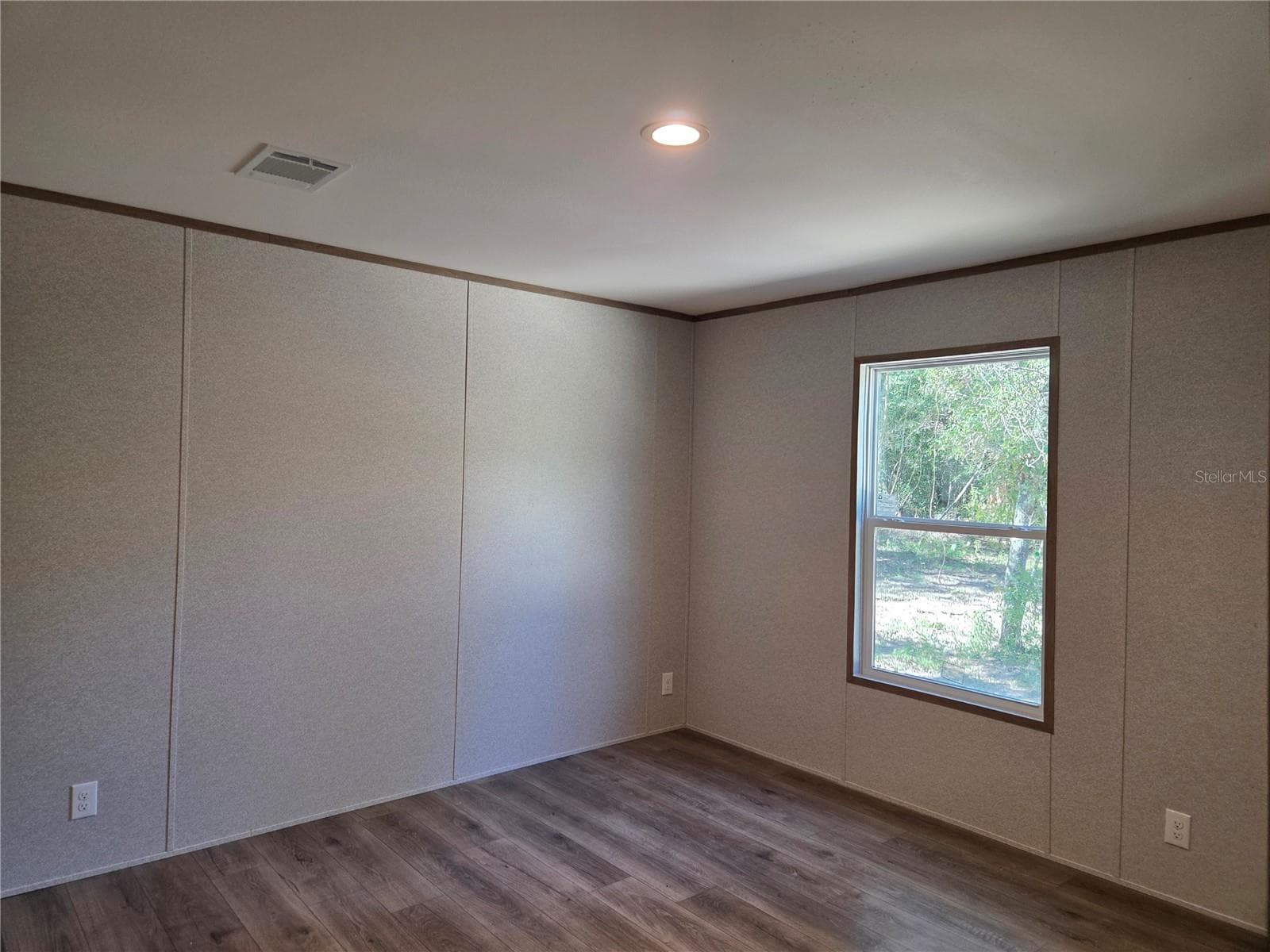 Manufactured Home at 1110 NE 122ND AVE, WILLISTON, photo 11 of 24