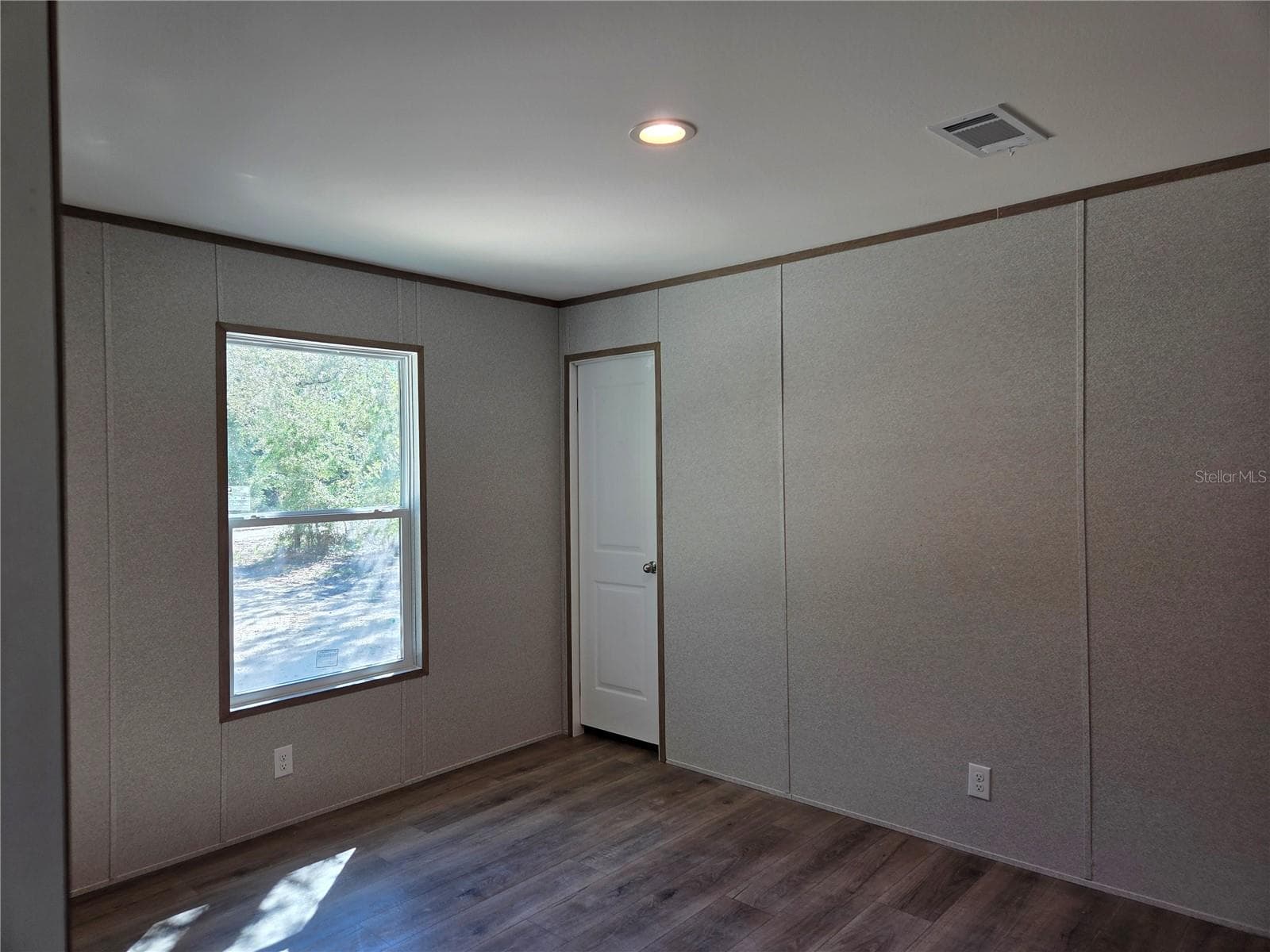 Manufactured Home at 1110 NE 122ND AVE, WILLISTON, photo 12 of 24