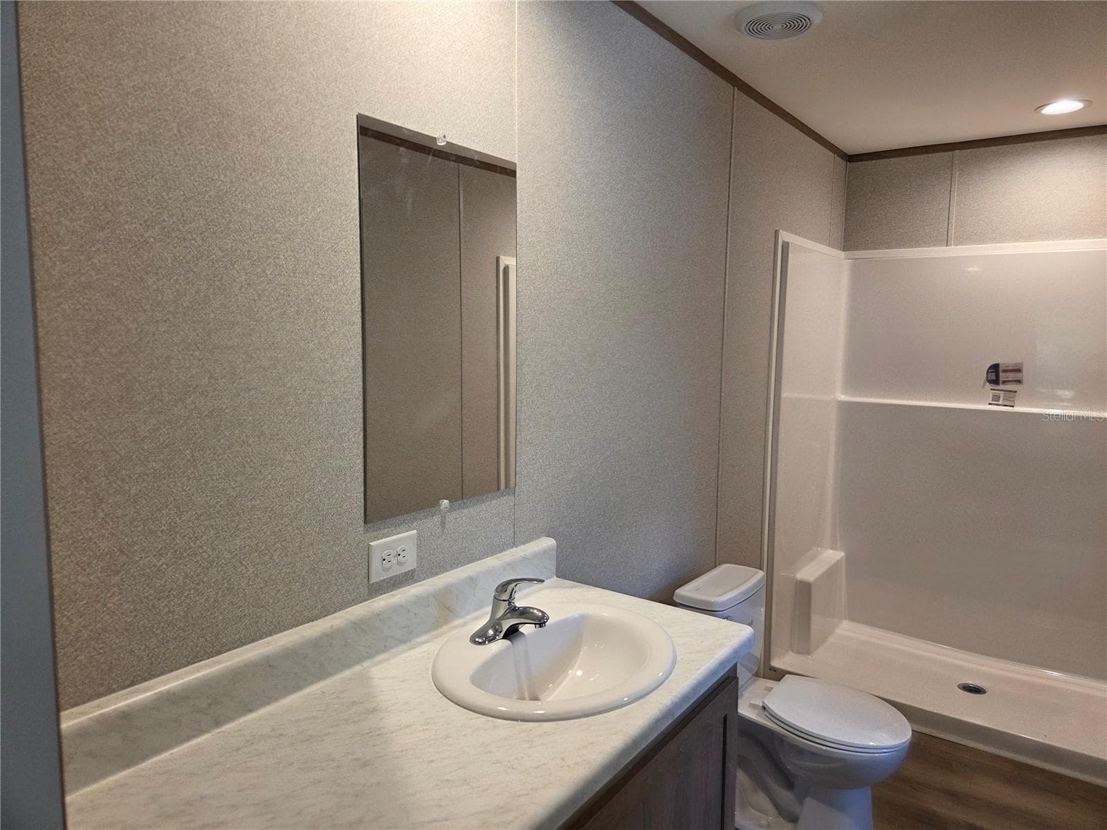 Manufactured Home at 1110 NE 122ND AVE, WILLISTON, photo 18 of 24