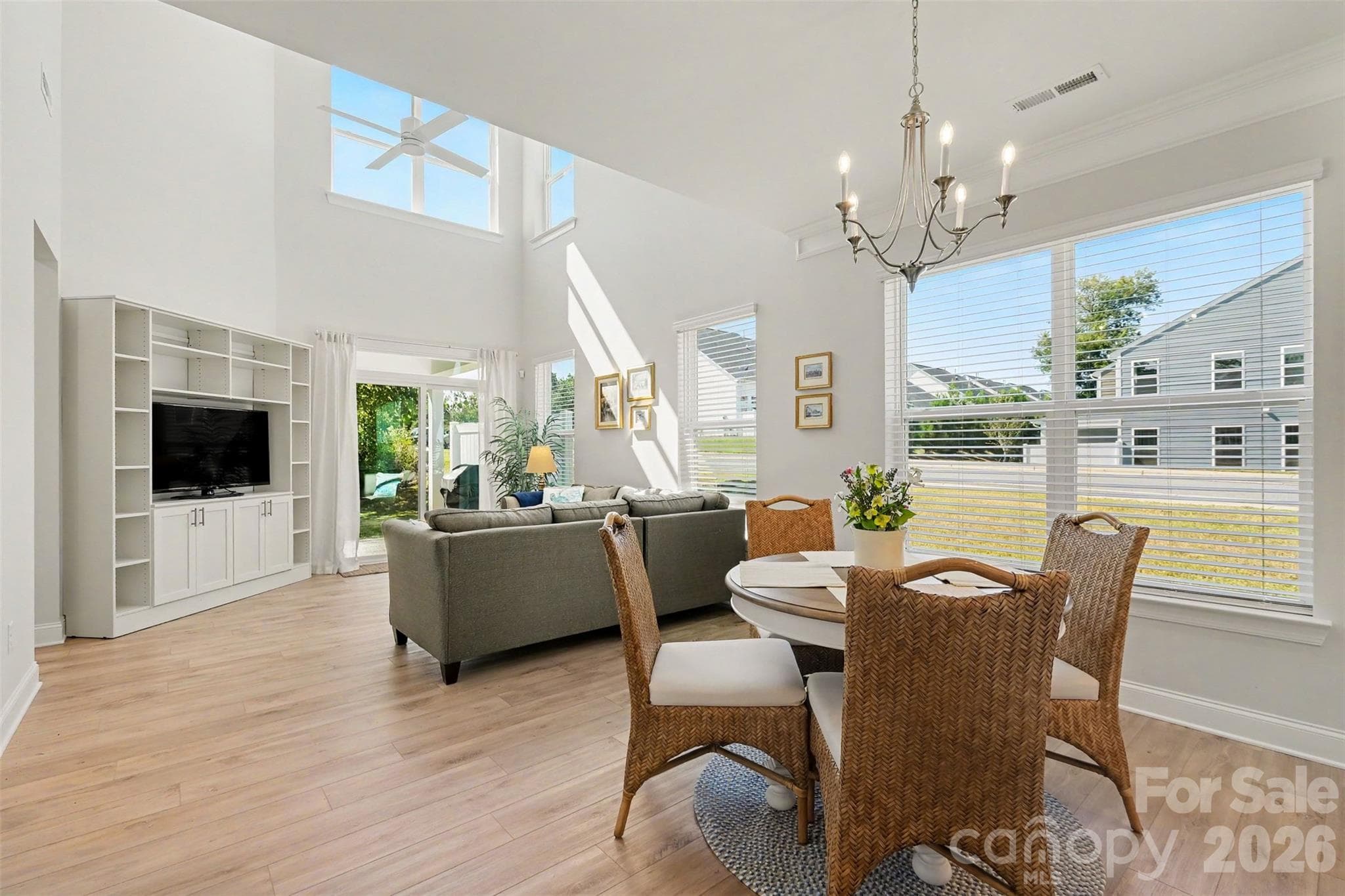 Light in pouring into this home! - 4159 Black Court, Harris