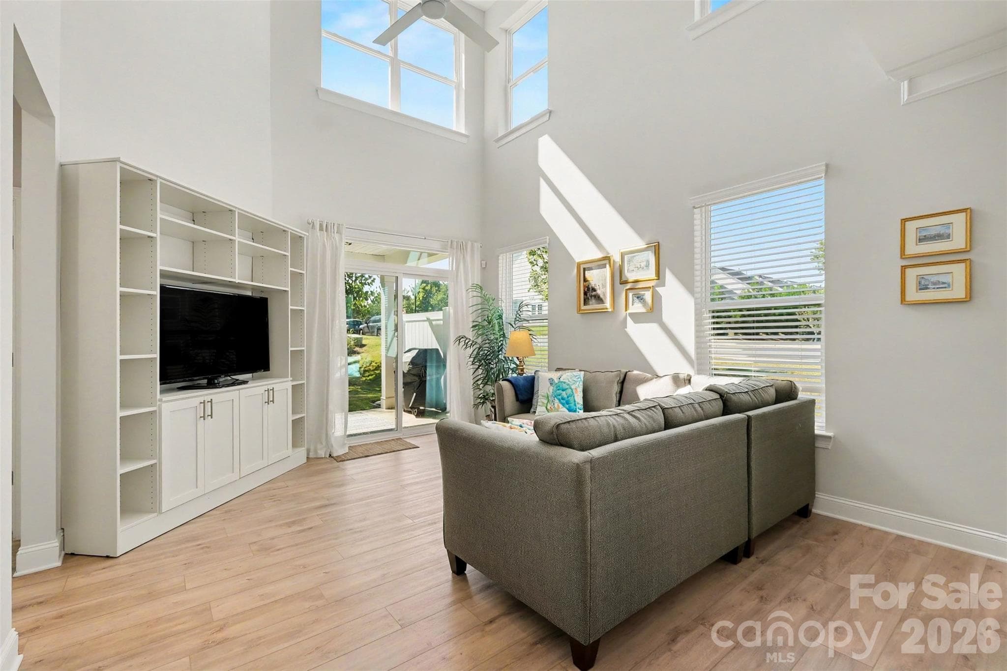 Custom built wall unit with lots of shelving. - 4159 Black Court, Harris