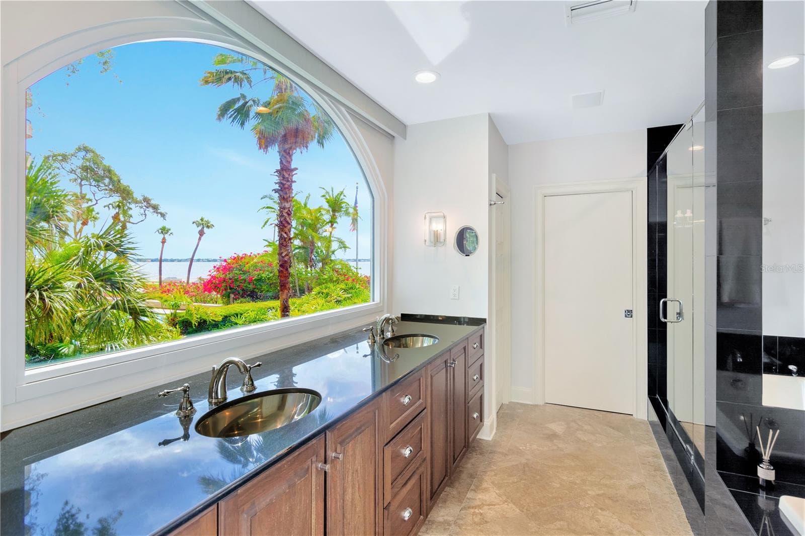 Condominium at 2419 BAYSHORE BLVD #2N, TAMPA, photo 15 of 40