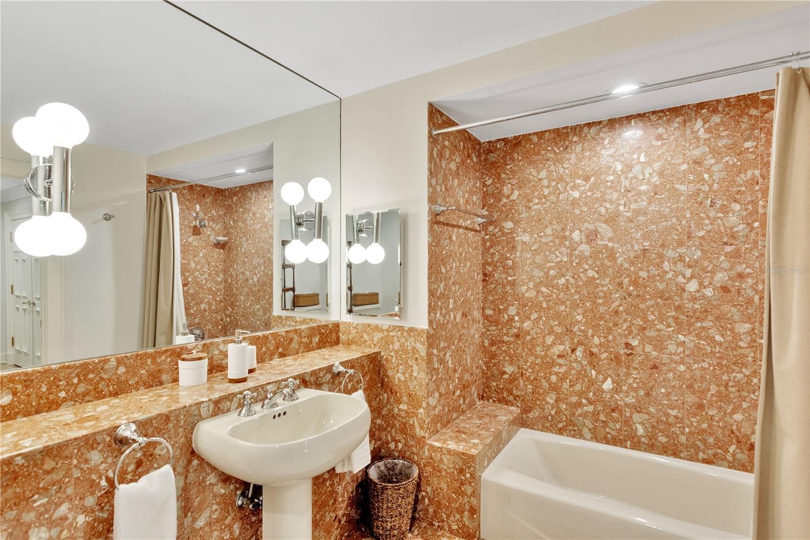 Condominium at 2419 BAYSHORE BLVD #2N, TAMPA, photo 27 of 40