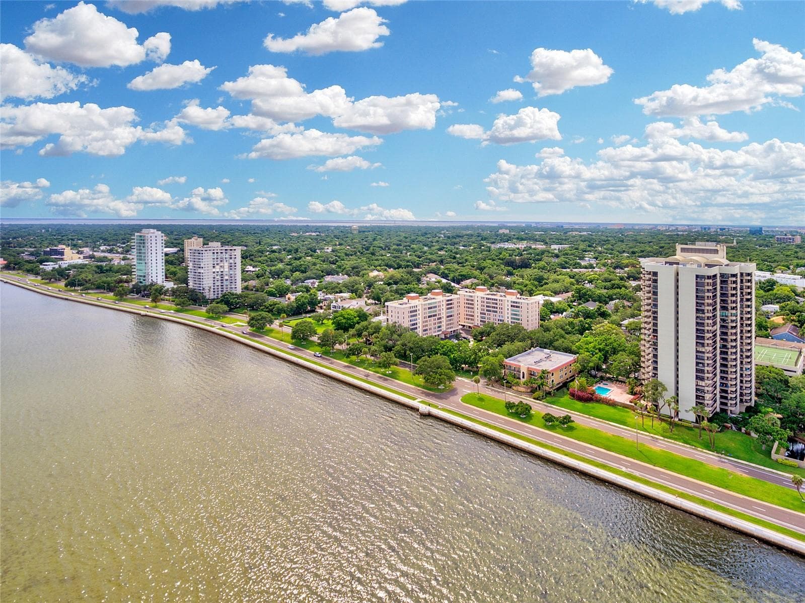 Condominium at 2419 BAYSHORE BLVD #2N, TAMPA, photo 39 of 40