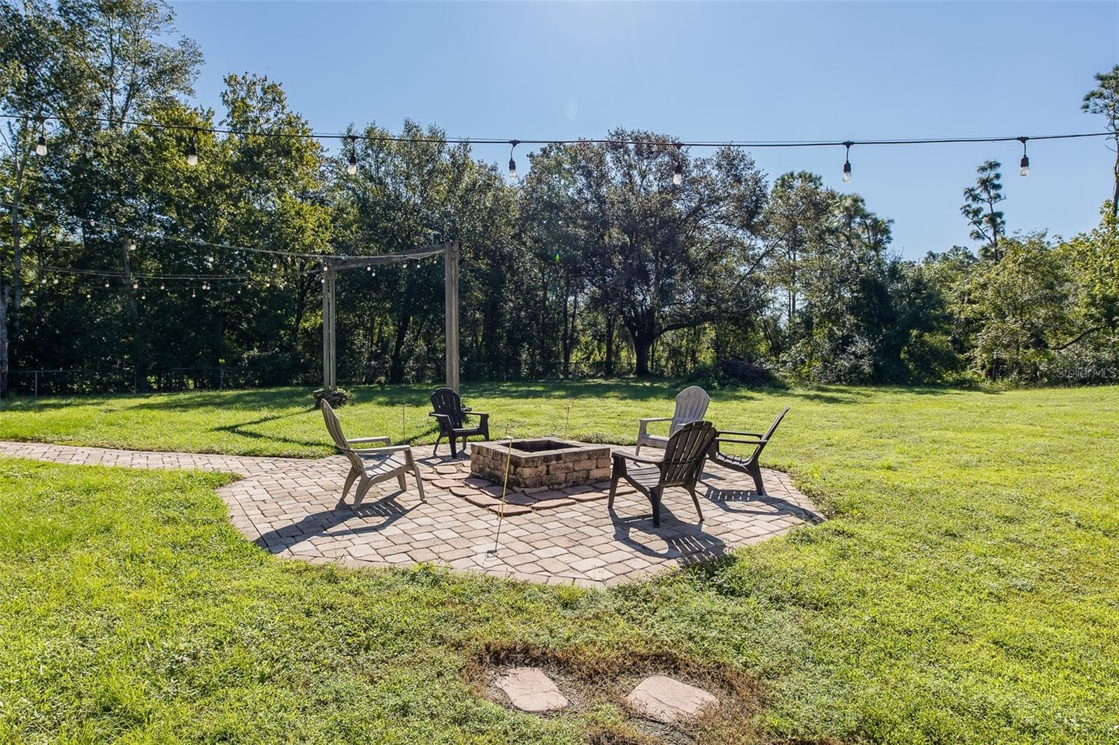 Fire pit - 31524 CROSS CREEK LN, WESLEY CHAPEL
