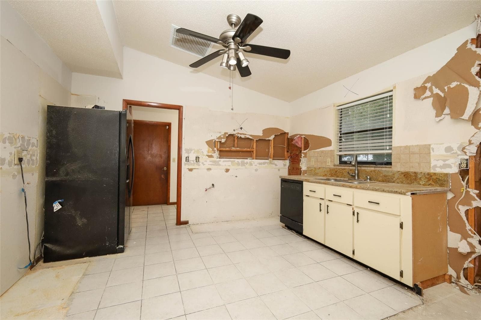 Single Family Residence at 312 KIMBERLY CT, SANFORD, photo 10 of 77