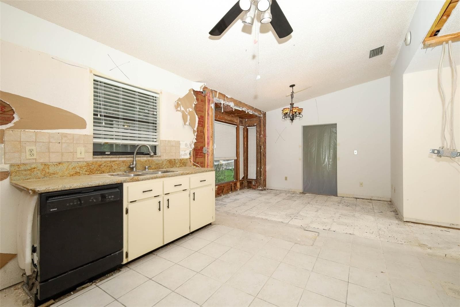 Single Family Residence at 312 KIMBERLY CT, SANFORD, photo 14 of 77