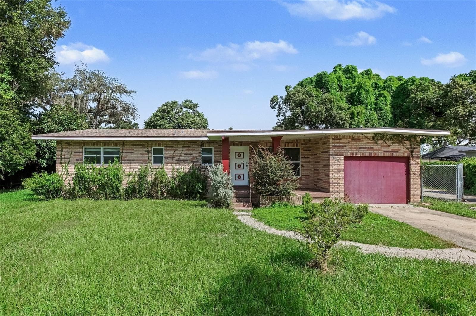 Single Family Residence at 404 E MORGAN ST, BRANDON, photo 2 of 27