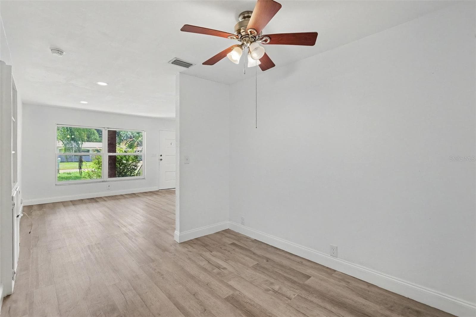 Single Family Residence at 404 E MORGAN ST, BRANDON, photo 6 of 27