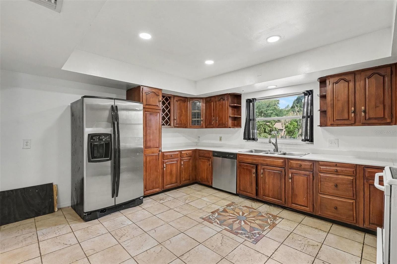 Single Family Residence at 404 E MORGAN ST, BRANDON, photo 8 of 27