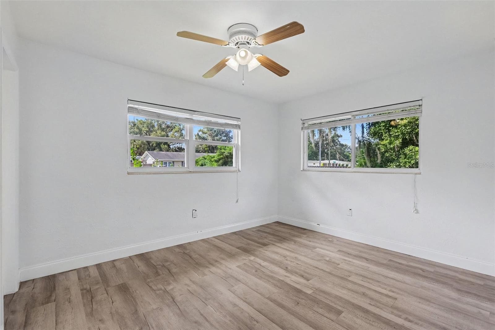 Single Family Residence at 404 E MORGAN ST, BRANDON, photo 15 of 27