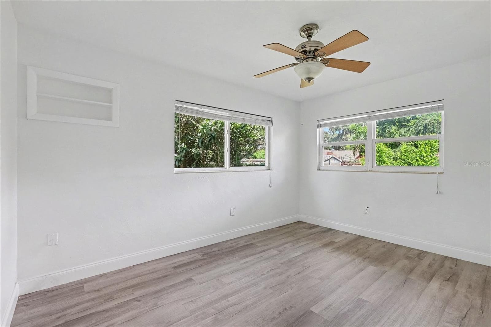 Single Family Residence at 404 E MORGAN ST, BRANDON, photo 17 of 27
