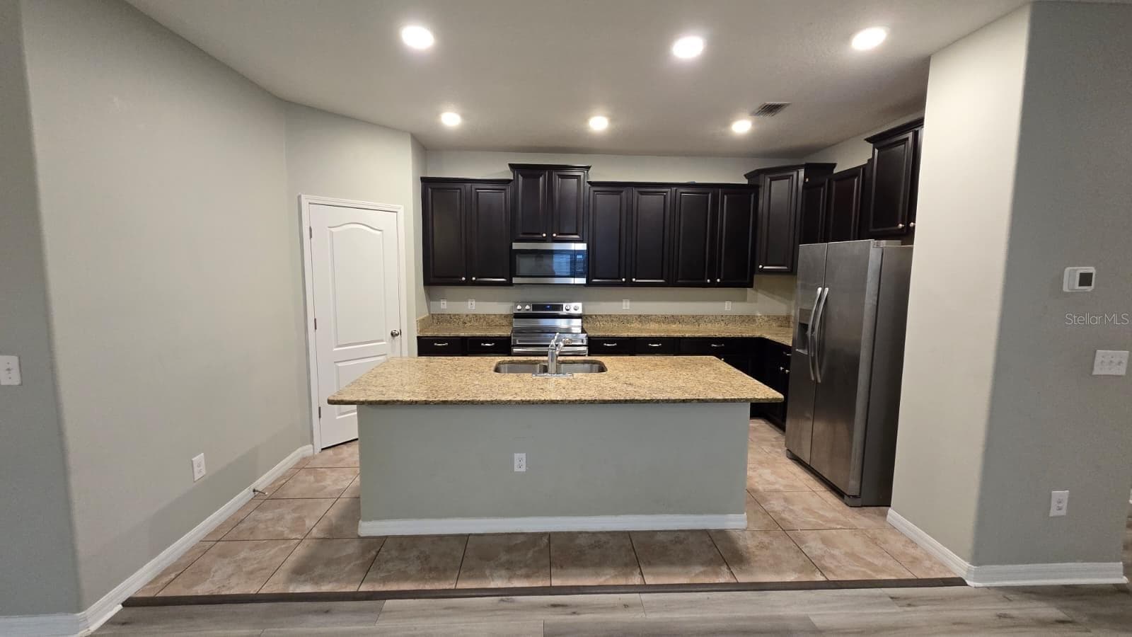 Single Family Residence at 13211 ROYAL PINES AVE, RIVERVIEW, photo 5 of 16