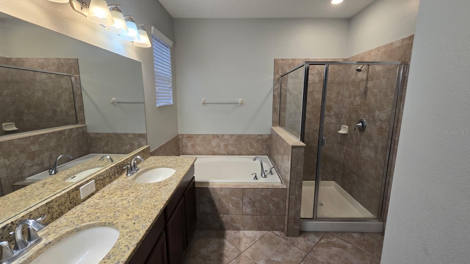 Single Family Residence at 13211 ROYAL PINES AVE, RIVERVIEW, photo 9 of 16