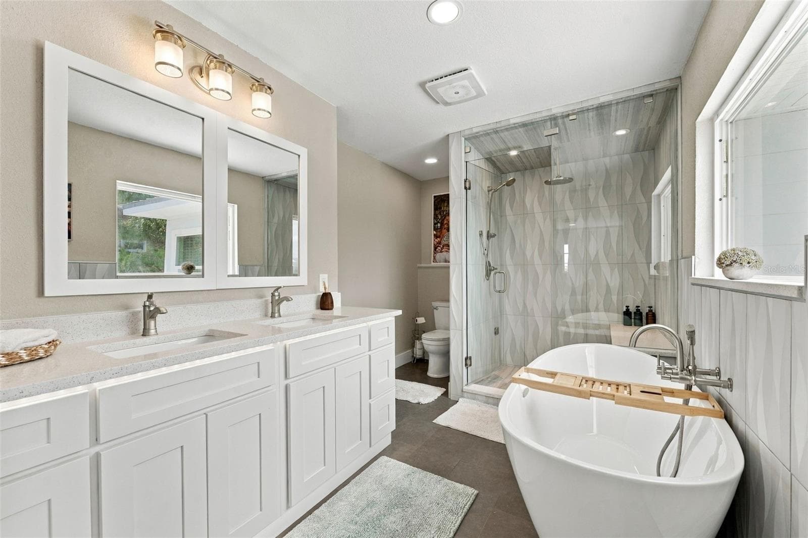 Single Family Residence at 135 HARBOR DR, PALM HARBOR, photo 25 of 75