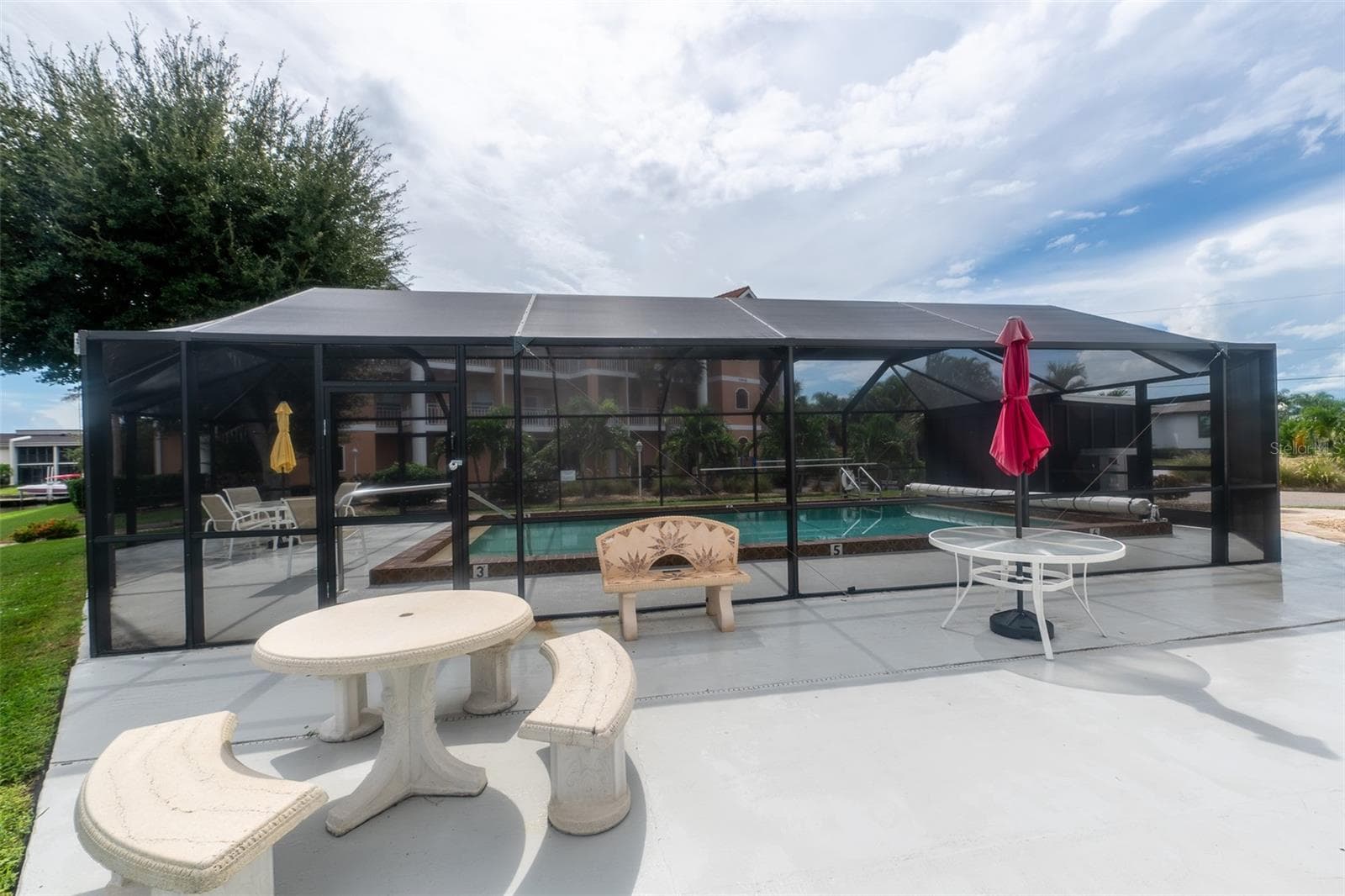 Enclosed pool and picnic area - 1318 WESLEY DR #124B, PUNTA GORDA