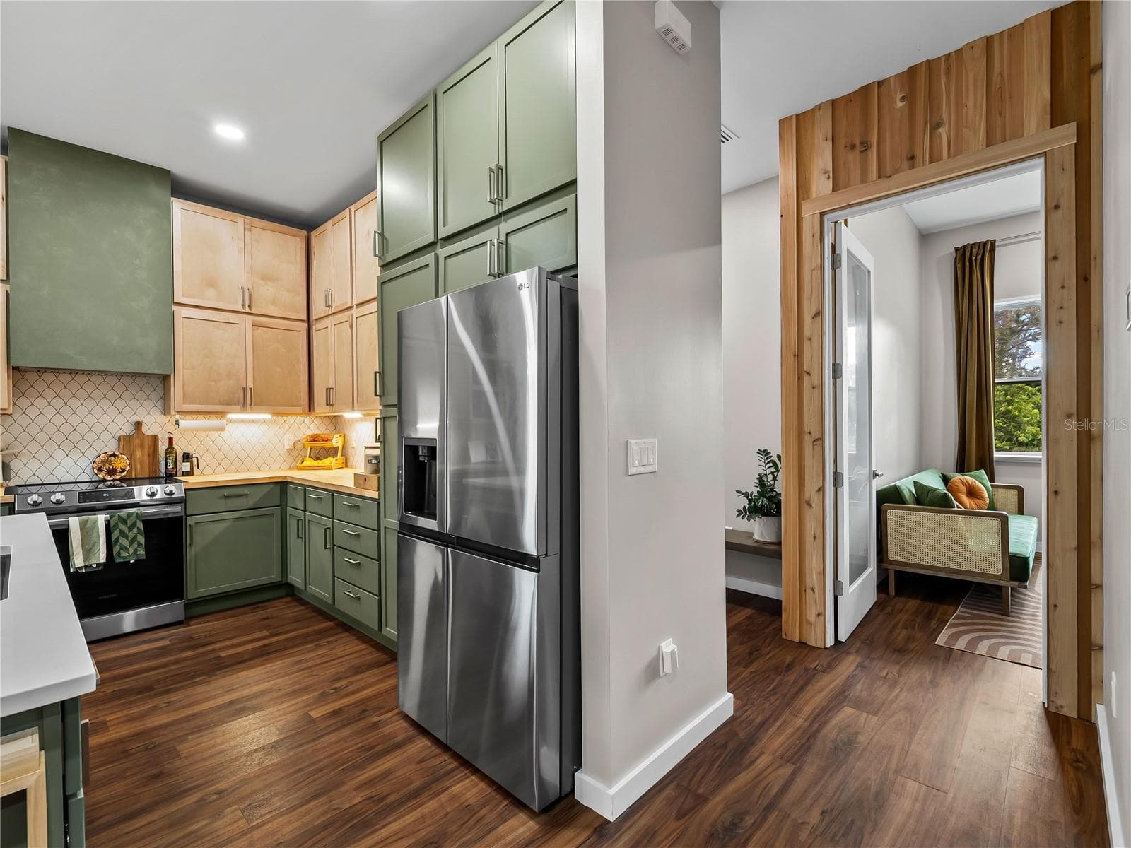 Kitchen_8163WalbertSt_PortCharlotte_StainlessAppliances_Wide.jpg - 8163 WALBERT ST, PORT CHARLOTTE