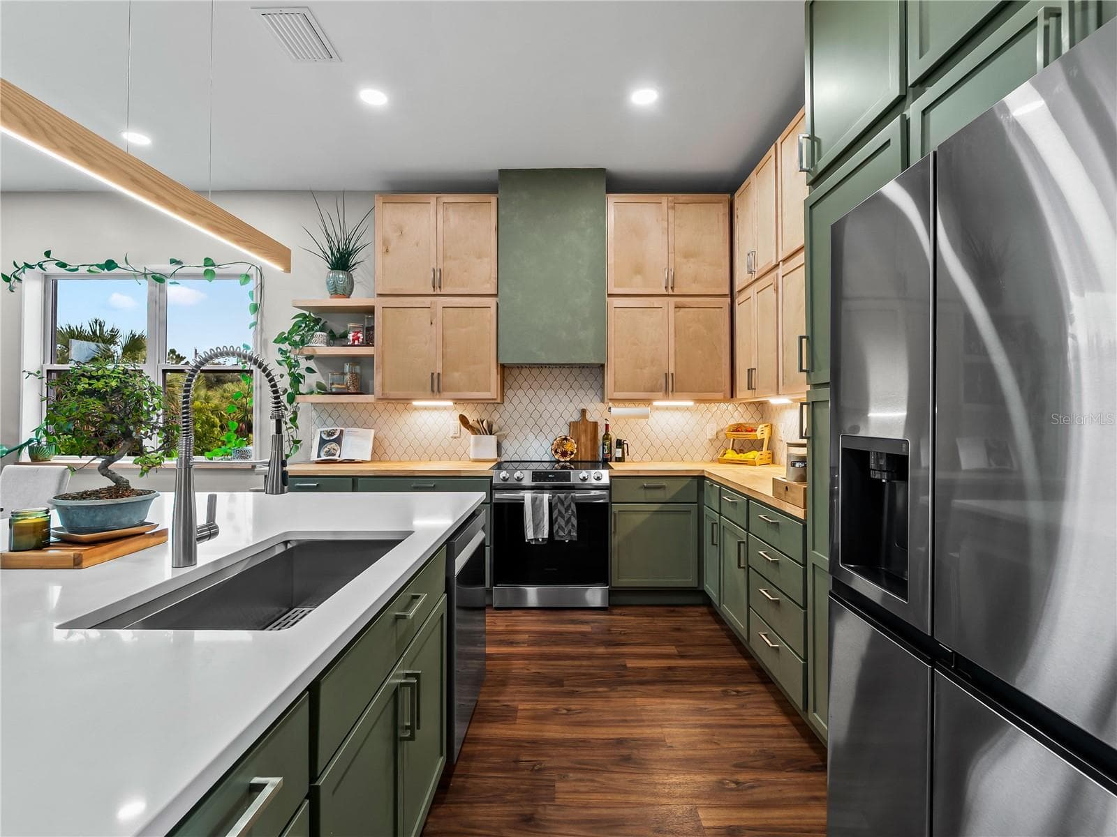 Kitchen_8163WalbertSt_PortCharlotte_KitchenIsland_Corner.jpg - 8163 WALBERT ST, PORT CHARLOTTE