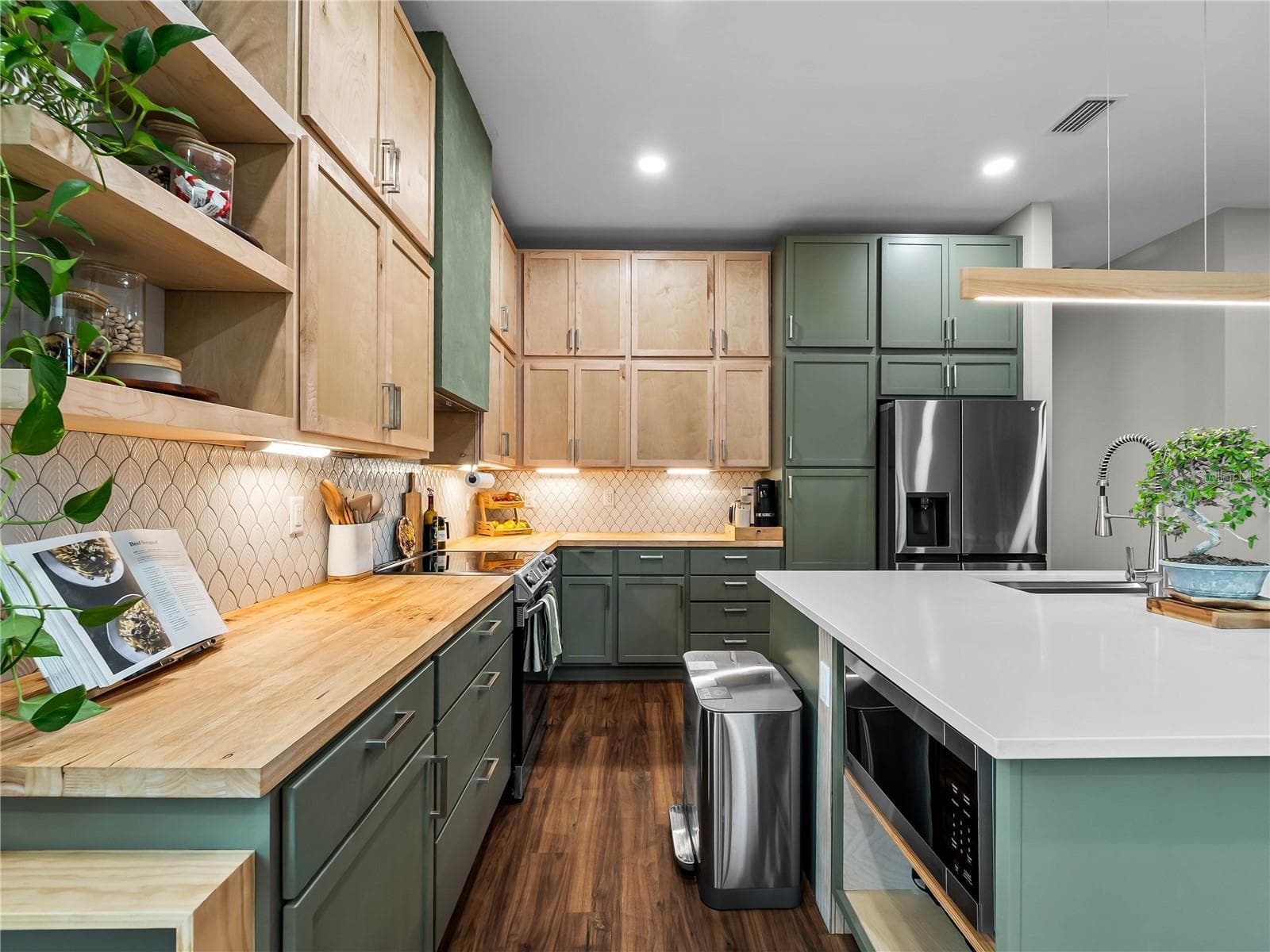Kitchen_8163WalbertSt_PortCharlotte_OpenShelving_Close.jpg - 8163 WALBERT ST, PORT CHARLOTTE