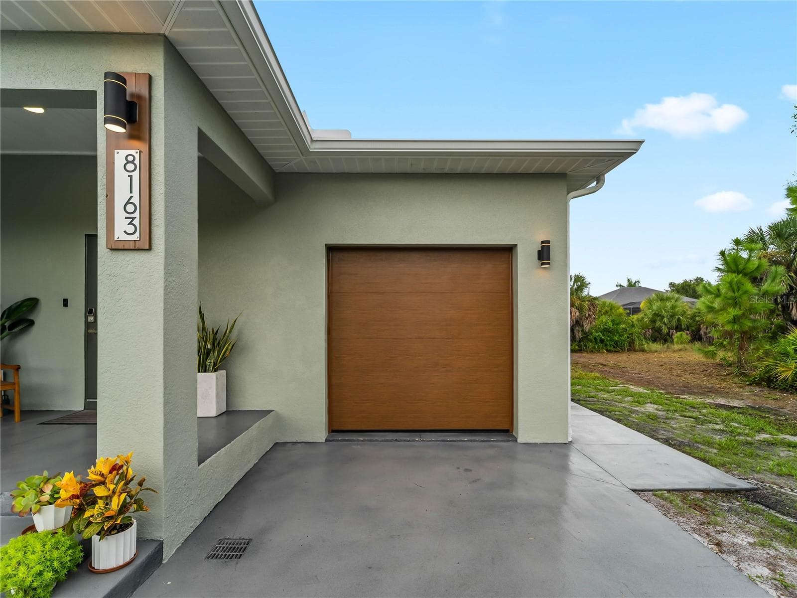 Garage_8163WalbertSt_PortCharlotte_Corner.jpg - 8163 WALBERT ST, PORT CHARLOTTE