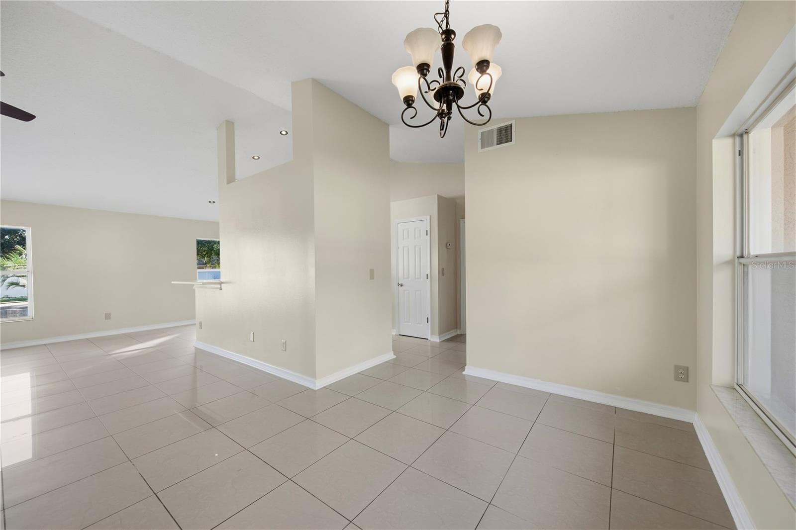Single Family Residence at 220 VALLEY EDGE DR, MINNEOLA, photo 7 of 62