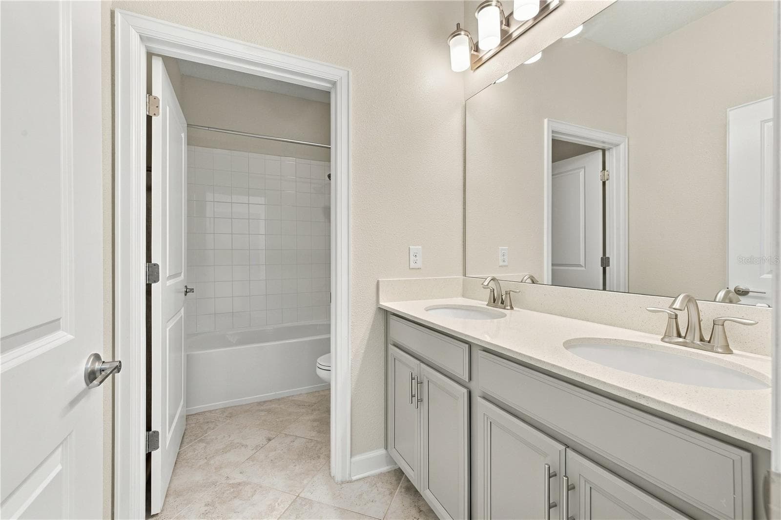 Single Family Residence at 11103 SWEETGUM WOODS DR, ORLANDO, photo 11 of 53