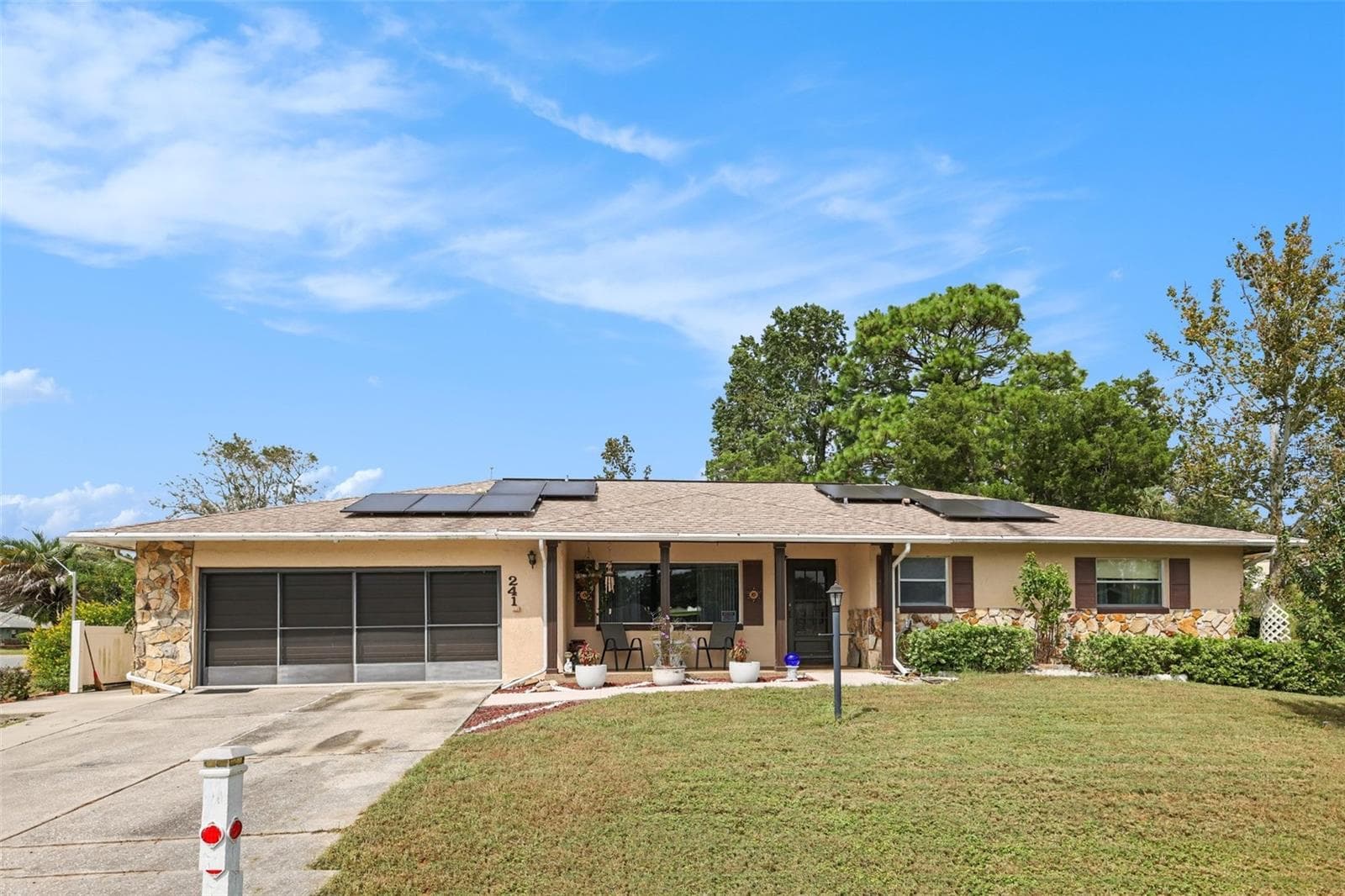 241 W HOLLYFERN PL