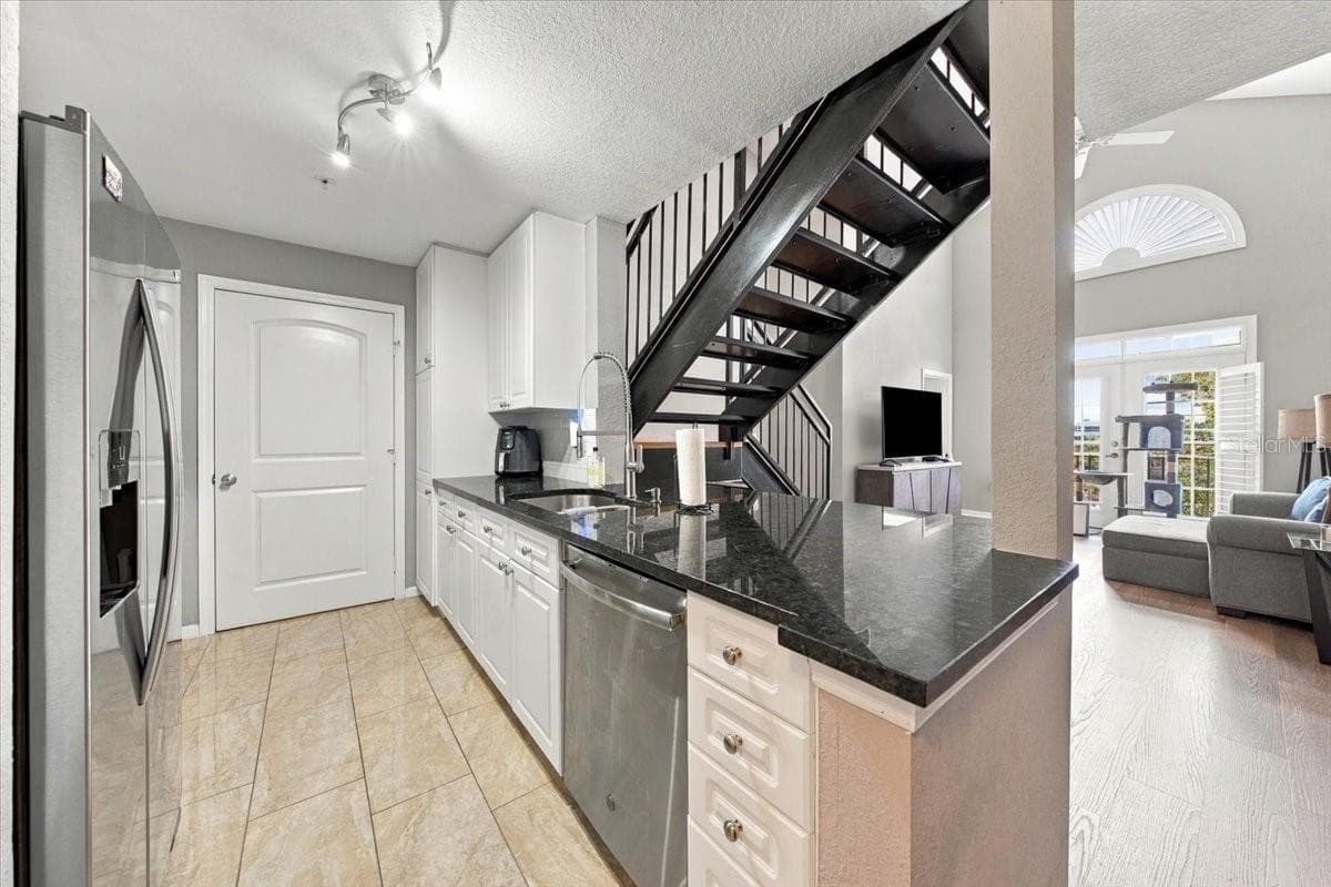 Condominium at 4221 W SPRUCE ST #1417, TAMPA, photo 4 of 33
