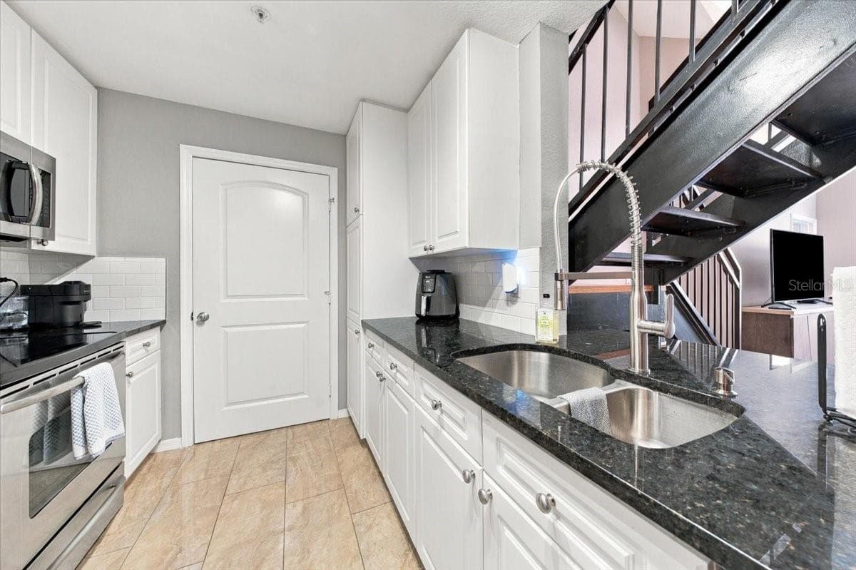 Condominium at 4221 W SPRUCE ST #1417, TAMPA, photo 6 of 33
