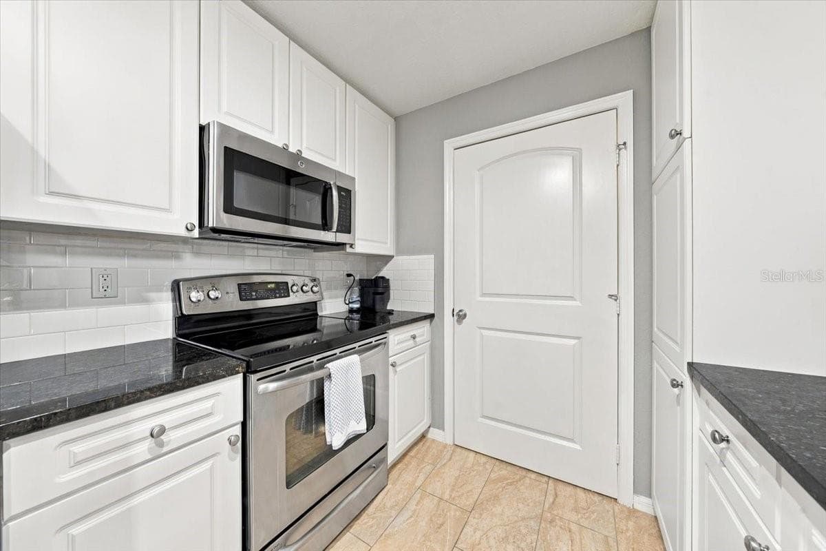 Condominium at 4221 W SPRUCE ST #1417, TAMPA, photo 7 of 33