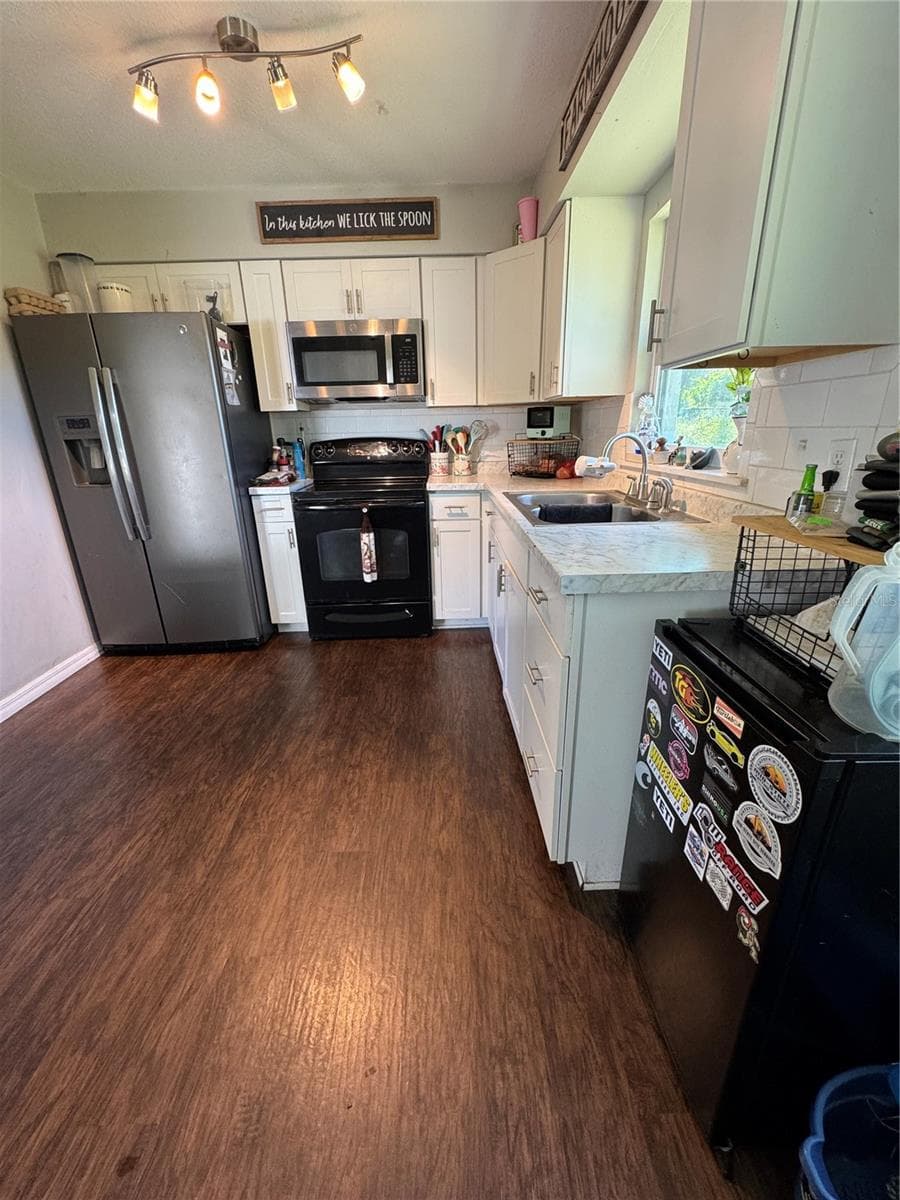 Single Family Residence at 113 HERRICK ST, AUBURNDALE, photo 10 of 38