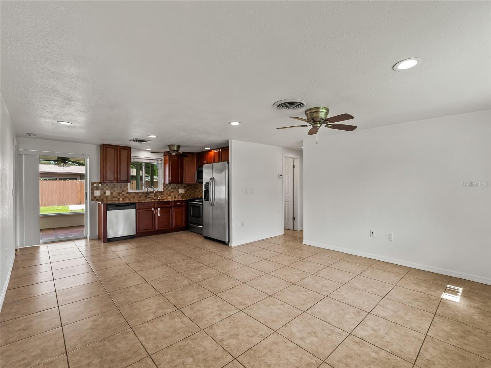 Single Family Residence at 310 GRANT RD, VENICE, photo 6 of 50