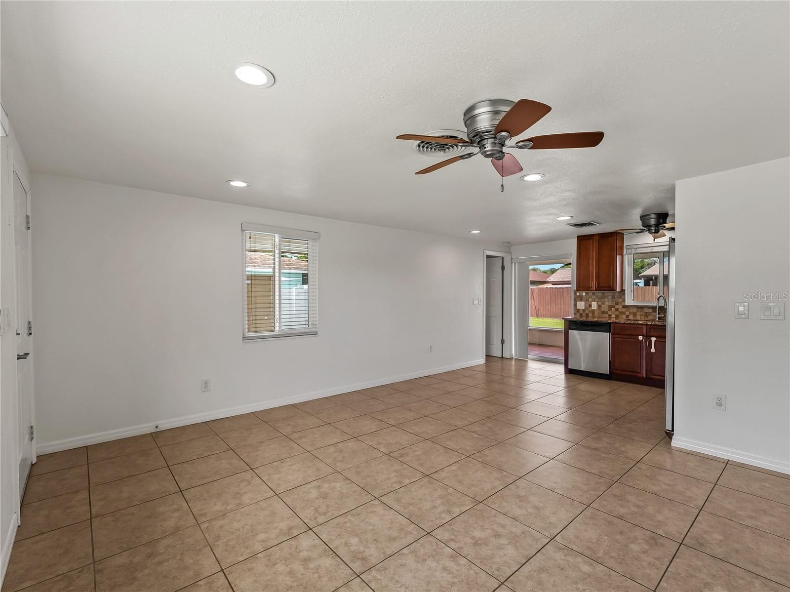 Single Family Residence at 310 GRANT RD, VENICE, photo 7 of 50