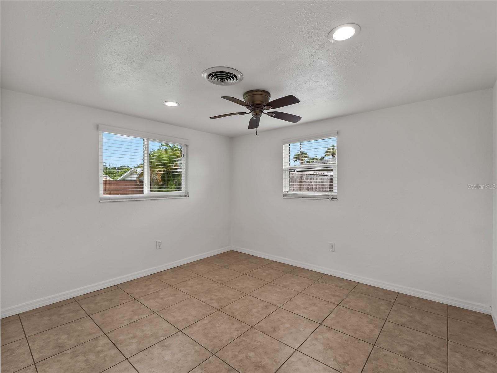 Single Family Residence at 310 GRANT RD, VENICE, photo 19 of 50