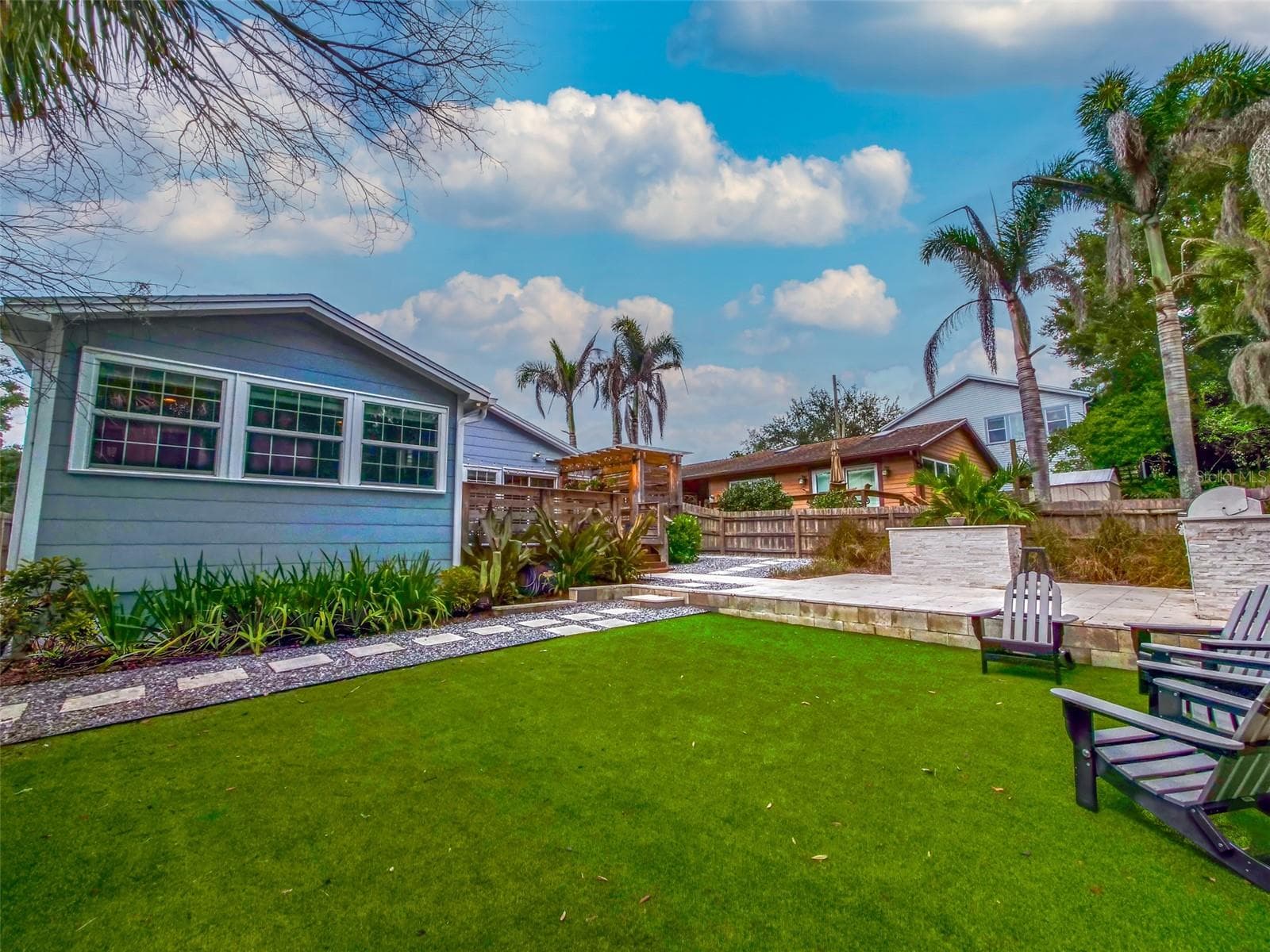 Backyard turf with rear exterior, pergola deck, and outdoor kitchen - 11 S LAWSONA BLVD, ORLANDO