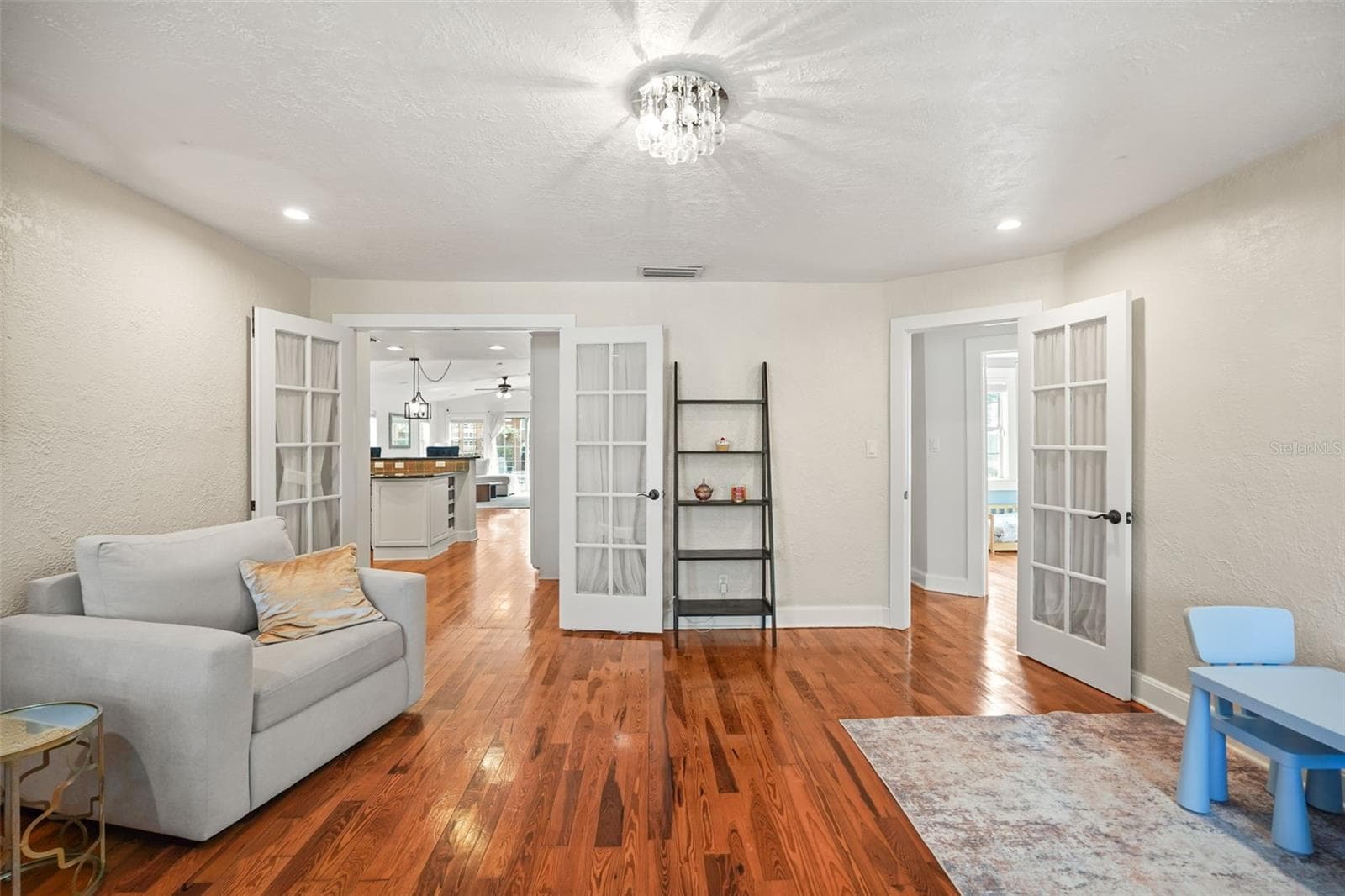 Front family room with French doors opening to the kitchen - 11 S LAWSONA BLVD, ORLANDO