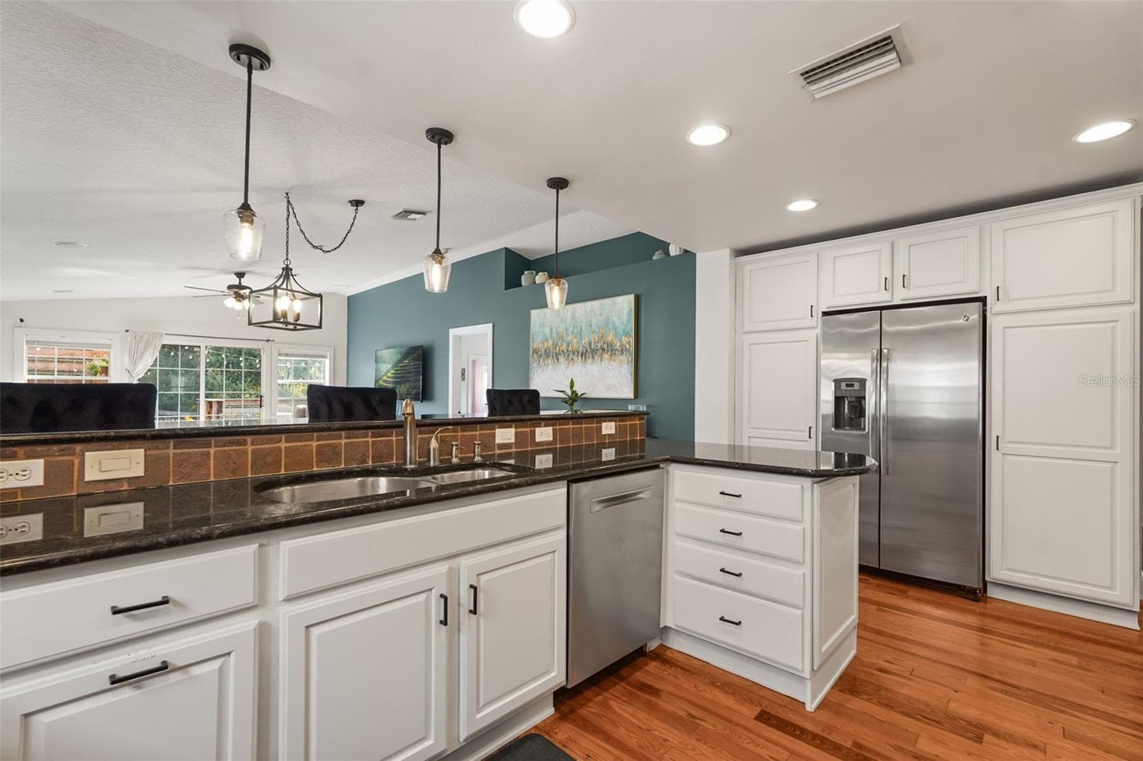 Kitchen sink, dishwasher, and side-by-side refrigerator - 11 S LAWSONA BLVD, ORLANDO