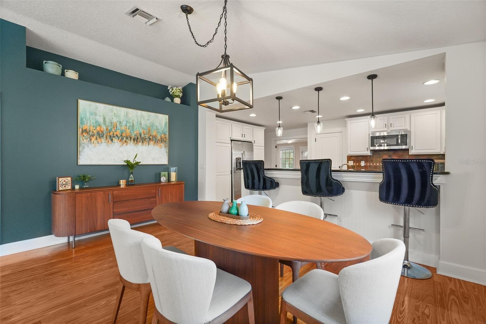 Dining area with lantern pendant and breakfast bar view - 11 S LAWSONA BLVD, ORLANDO