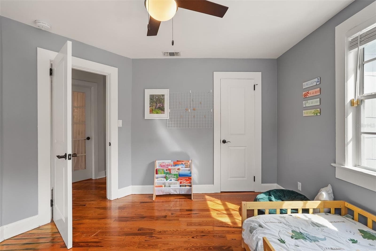 Bedroom with closet and ceiling fan - 11 S LAWSONA BLVD, ORLANDO