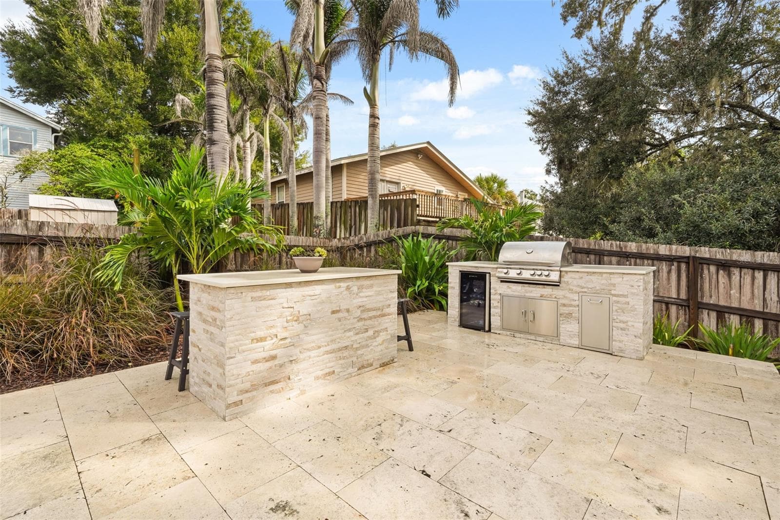 Outdoor kitchen with built-in grill and beverage refrigerator - 11 S LAWSONA BLVD, ORLANDO